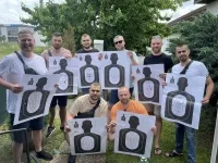 AK-47 / 8 Waffen / 64 Schuss